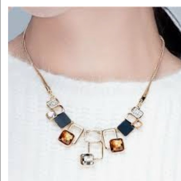 NWOT Vienneta RoseGoldtone Geo necklace w/amber colored stones & Rhinestones - Picture 7 of 7